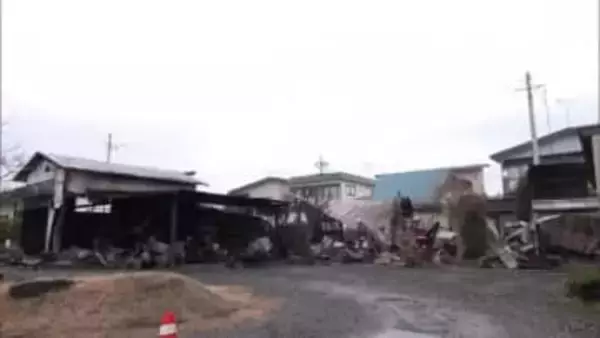 北秋田市で住宅2棟全焼する火事　住民は避難しけが人なし　秋田