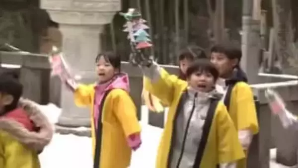 「ジョヤサ！」境内に元気な声響く　こども園の園児が手作りのミニ梵天奉納　1年の健康など祈る　秋田市