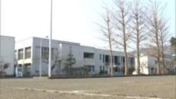 男が駐車中の車からバッグを奪い逃走　警察が強盗事件として捜査　秋田・能代市