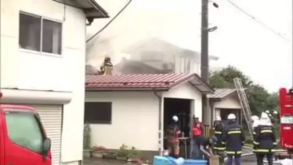 にかほ市住宅全焼火事　火元に住む44歳長男逮捕　焼け跡からは男の両親と見られる遺体も　秋田
