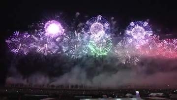 1万8000発の花火の競演が夜空彩る　スポーツ選手の躍動表現したもの花火も　秋田・大仙市