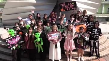 もうすぐハロウィーン 学生が授業で培ったメイク技術生かして仮装 街練り歩き地域住民と交流 秋田市