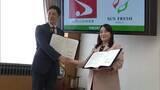 「県産農産物の販路拡大と輸出量増加へ　秋田県、青果物販売大手のサン・フレッシュグループと連携協定結ぶ」の画像1