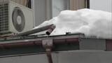 「屋根の雪下ろし作業中に転落か　低体温症による不整脈で88歳男性が死亡　秋田・横手市」の画像1