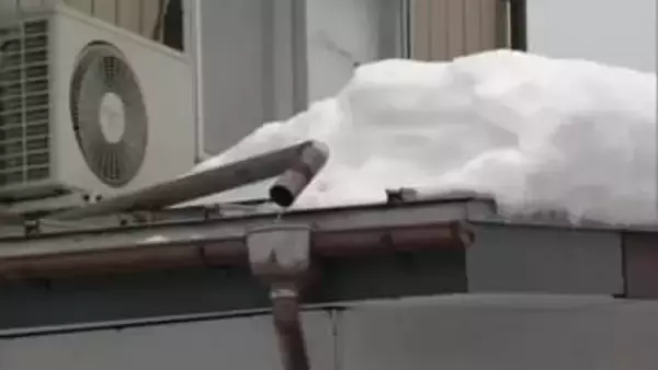 屋根の雪下ろし作業中に転落か　低体温症による不整脈で88歳男性が死亡　秋田・横手市