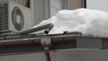 屋根の雪下ろし作業中に転落か　低体温症による不整脈で88歳男性が死亡　秋田・横手市