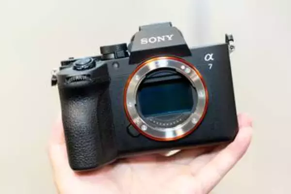 ソニー「α7 V」、96kHz/32bit float収録や動画への電子署名書き込みに対応