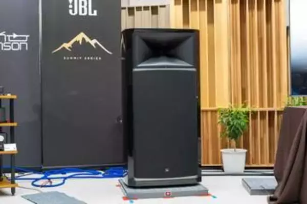 JBL、38cmウーファーのSummitシリーズ最上位「Summit K2」。今秋発売