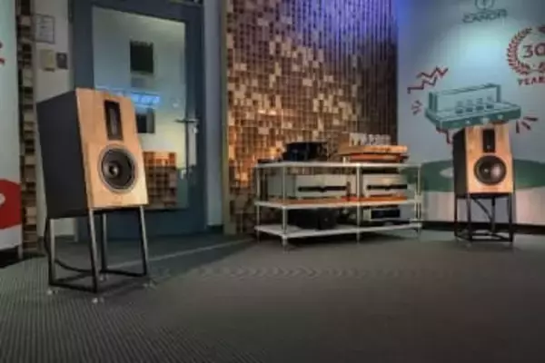 FINK、日本2ペア限定「KIM MFE」。ツイータやネットワーク強化