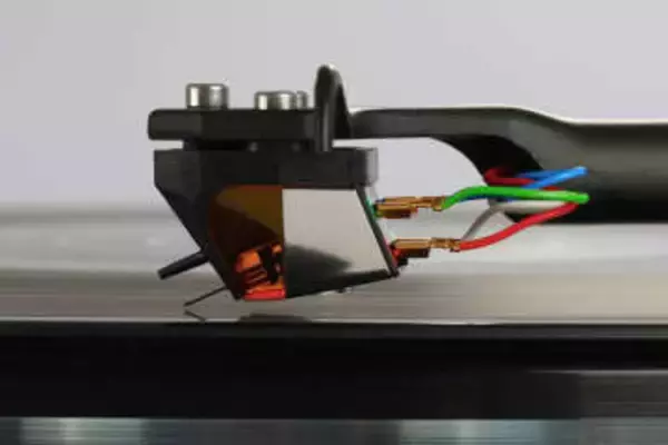 Regaから新リファレンスカートリッジ。7700円のアップグレード交換針も