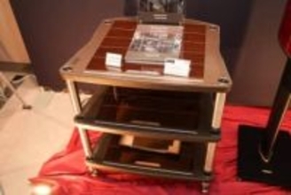 ソナス・ファベールとBassocontinuoがコラボしたオーディオラック