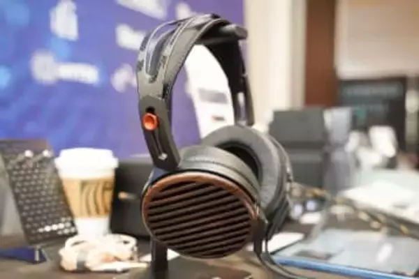 “ポータブルCD風”DAPから、iFi audio弩級モデル「iDSD Phantom」まで。NiPOから超小型DACアンプ登場