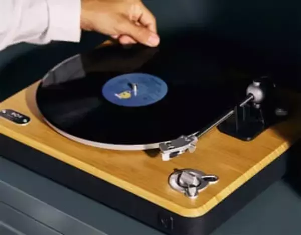 House of Marley、竹素材とREWINDファブリック使ったレコードプレーヤー。約37980円