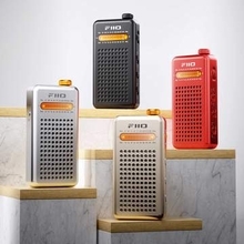 FIIO、手のひらサイズでステレオ再生できるポータブルラジオ「RR13」