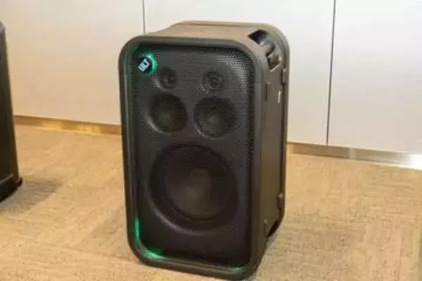 ソニー、深い重低音と迫力サウンドが広がるBluetoothスピーカー「ULT TOWER 7」