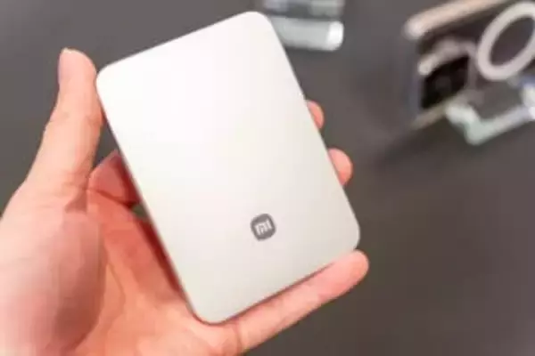 シャオミ、厚さ6mmのワイヤレス充電対応モバイルバッテリー
