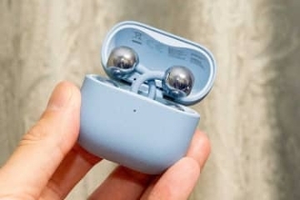 ファーウェイ、デュアル振動板で“音圧倍”のイヤカフ型「FreeClip 2」