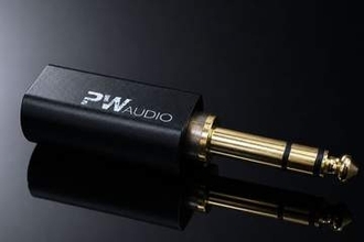4.4mmバランスのヘッドフォンを、据え置きコンポの標準フォーンプラグに接続できる変換アダプタ。PW AUDIO