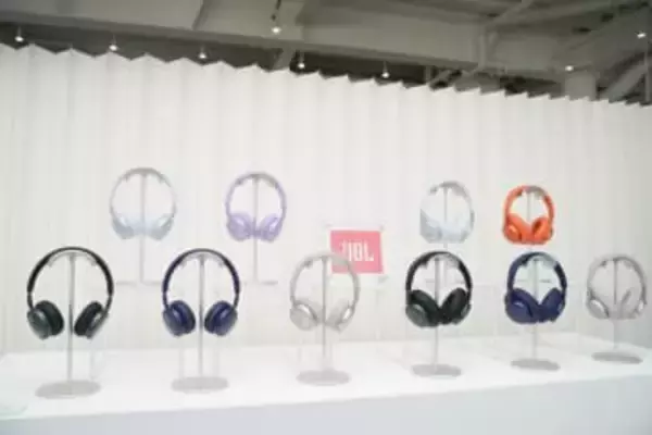 JBL、エレガントに進化したヘッドフォン「Live 780NC」、オンイヤー「680NC」。音とNCも改良
