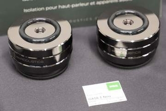 同じスピーカー×4台で“インシュレーター比較試聴”してみた。IsoAcoustics「GAIA Neo」のロゴを、正面に揃える理由