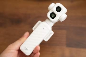 デュアルレンズ搭載ジンバルカメラ「Osmo Pocket 4P」に、輝きが変化するパールホワイト