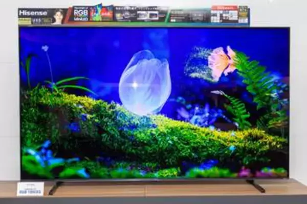 “テレビの色を塗り替える”ハイセンスからRGB LED液晶「UXS」。65型で48.4万円から