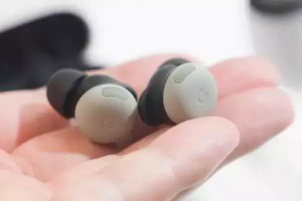 Googleイヤフォン「Pixel Buds Pro 2」でリアルタイム翻訳可能に。新色オリーブ追加