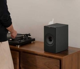 KEF青山で試聴体験フェア。体験・購入でコースターやヴァイナルスタンド