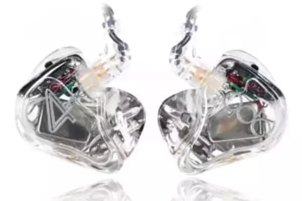 qdc“Hifi/Studio/Liveサウンド切替可能”なイヤフォンに、カスタムIEMモデル「4Pro-C」