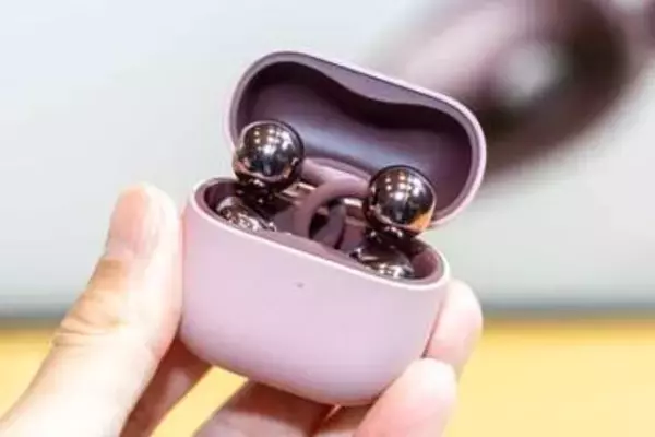 ファーウェイ"前モデルの2倍売れている"イヤカフ型にパープル