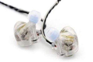 FitEar「派手さでごまかさない実在感」10ドライバ×アンビエントフィルタのIEM「Lilior Universal」