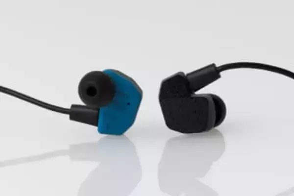 final、新たな評価法で音作りした9800円の有線イヤフォン「A2000」