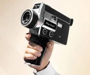 '60年代Super 8フィルムカメラ風デザインのデジタルビデオカメラ「CS-8」。約3.3万円