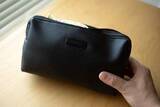 「【ミニレビュー】ガジェットポーチに、デザインと安心を。この夏、私が「Anker Style Pouch」を選んだ理由」の画像1