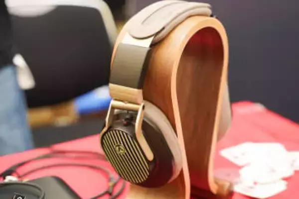 オーテクのギター愛好家向けヘッドフォン、Questyleの9000円を切るイヤフォン「ZEN」