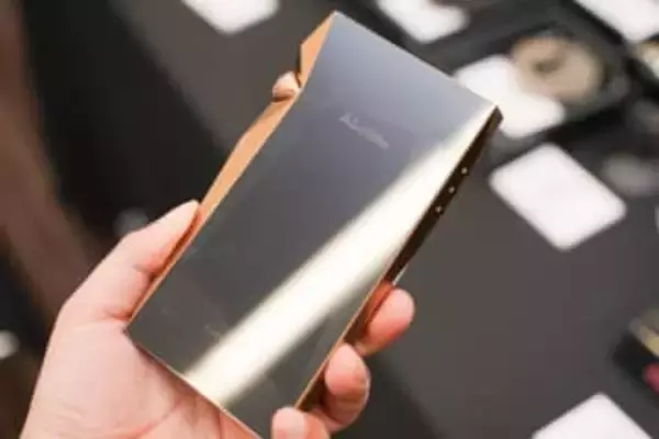 Astell&Kern、最上位DAPのハウジングを純度99.98%の“銅”に「SP4000 Copper」