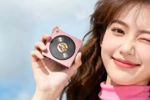 CD全盛時代をリスペクト、FIIO小型DAP「Snowsky DISC」約1.8万円。アルバムアート回転