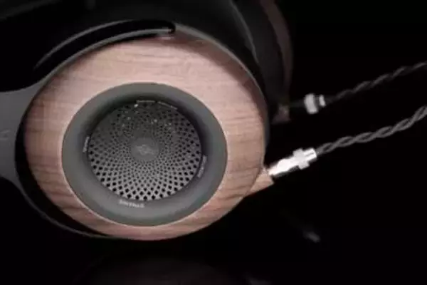 DUNU、カーボンファイバー振動板でブラックウォルナットハウジングの開放型ヘッドフォン「卯 MORTISE」