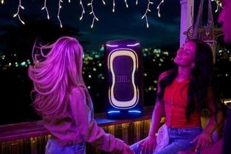 JBL、AI Sound Boost×ユニット刷新で進化したパーティスピーカー