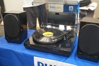 PHILIPS、CDも再生できるレコープレーヤーとBluetooth対応アクティブスピーカー