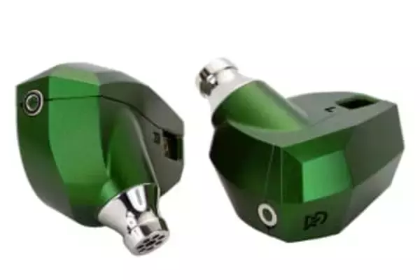 Campfire Audio、初代IEMから10周年記念「Andromeda 10」。2倍になったBA×10基