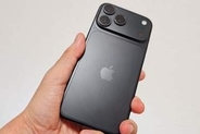 【西田宗千佳のRandomTracking】同じに見えて中身は激変。「iPhone 18 Pro Max」と「AirPods 5」レビュー