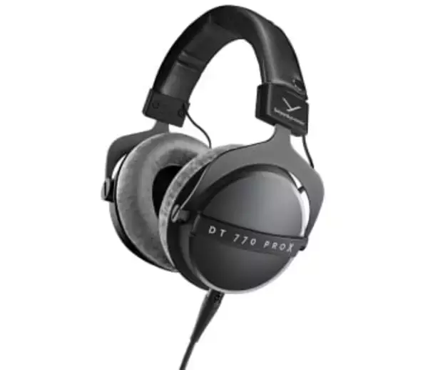 beyerdynamicスタジオ定番ヘッドフォン進化、密閉DT 770 PRO X、開放DT 990 PRO X。3万円台