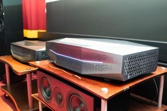 AWOL Visionの超短焦点4K RGBレーザープロジェクタ「Aetherion Max/Pro」本格展開。Makuake先行