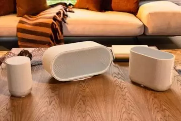 “高さと広がり”操作できるワイヤレススピーカー「DENON HOME」、体験店舗がビックカメラ12店など拡大