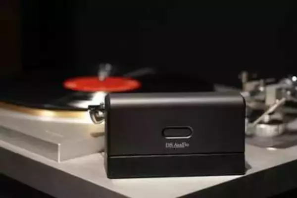 DS Audio、音波でブラシ振動させレコードのホコリ除去。真空管ハイブリッドフォノイコも