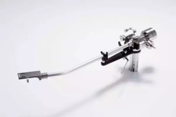 サエク、新世代ダブルナイフエッジ方式トーンアームのロングタイプ「WE-712」