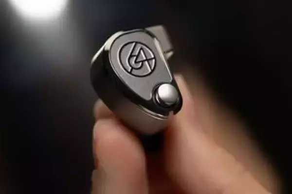 64 Audio、筐体にTc4チタンを使った限定イヤフォン「TWELVE Ti」。U12tがゲース