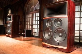 JBL、80周年スピーカー「Summit EVEREST」披露。「感性と音楽に訴えかけるフラッグシップ」