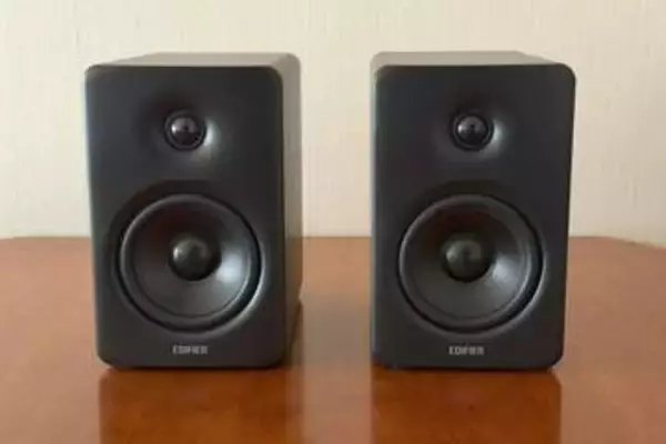「【レビュー】デスクトップにもテレビにも、EDIFIERアクティブスピーカー「M90」。サブウーファー追加で“机上ミニシアター”」の画像